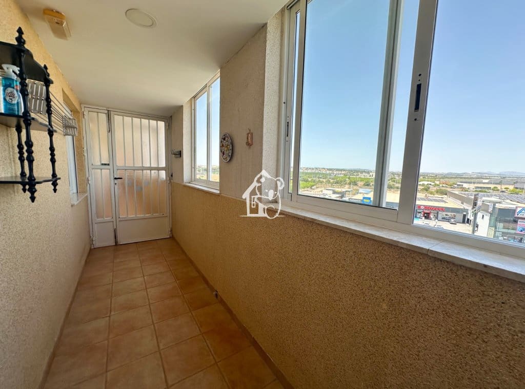 Appartement de 3 chambres à louer à Torrevieja avec piscine garage - 1 350 € (Ref: 9921569)