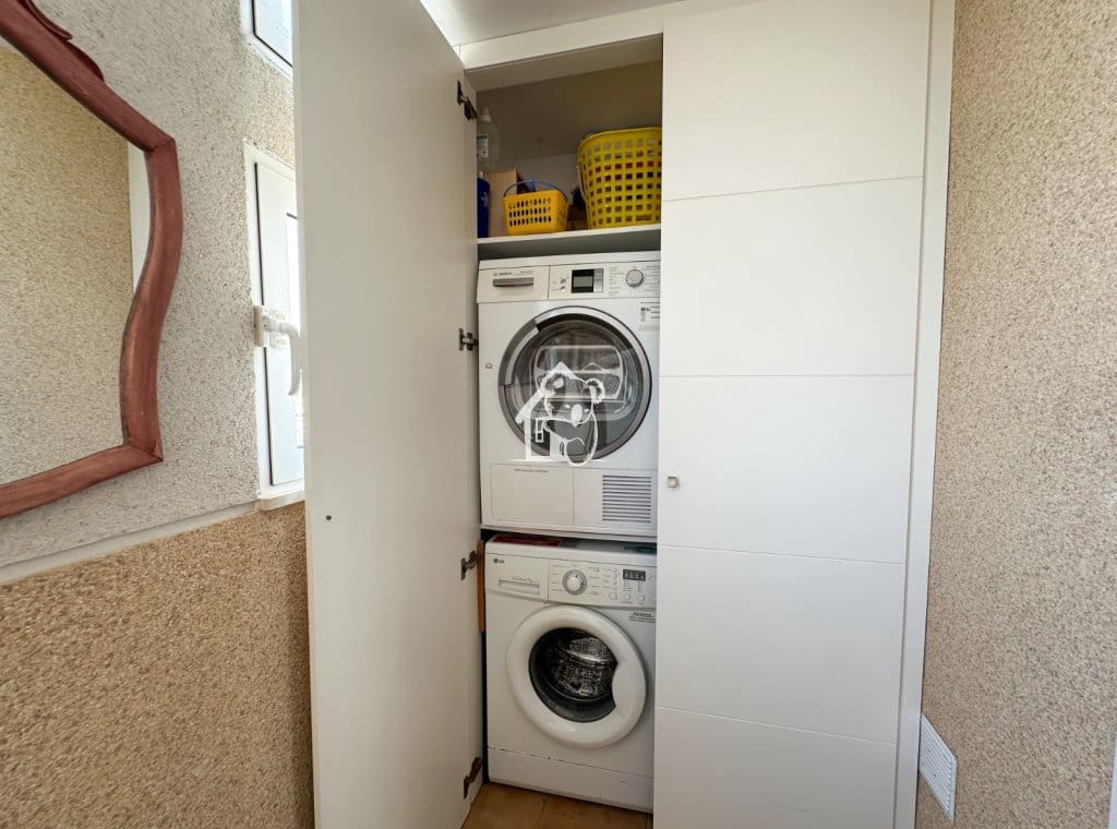Appartement de 3 chambres à louer à Torrevieja avec piscine garage - 1 350 € (Ref: 9921569)