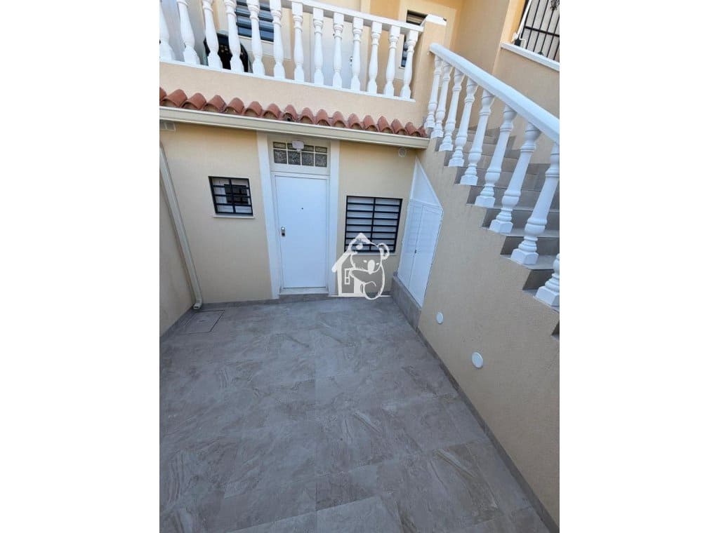 2 bedroom Townhouse for rent in Torrevieja with pool - € 1,400 (Ref: 9926574)