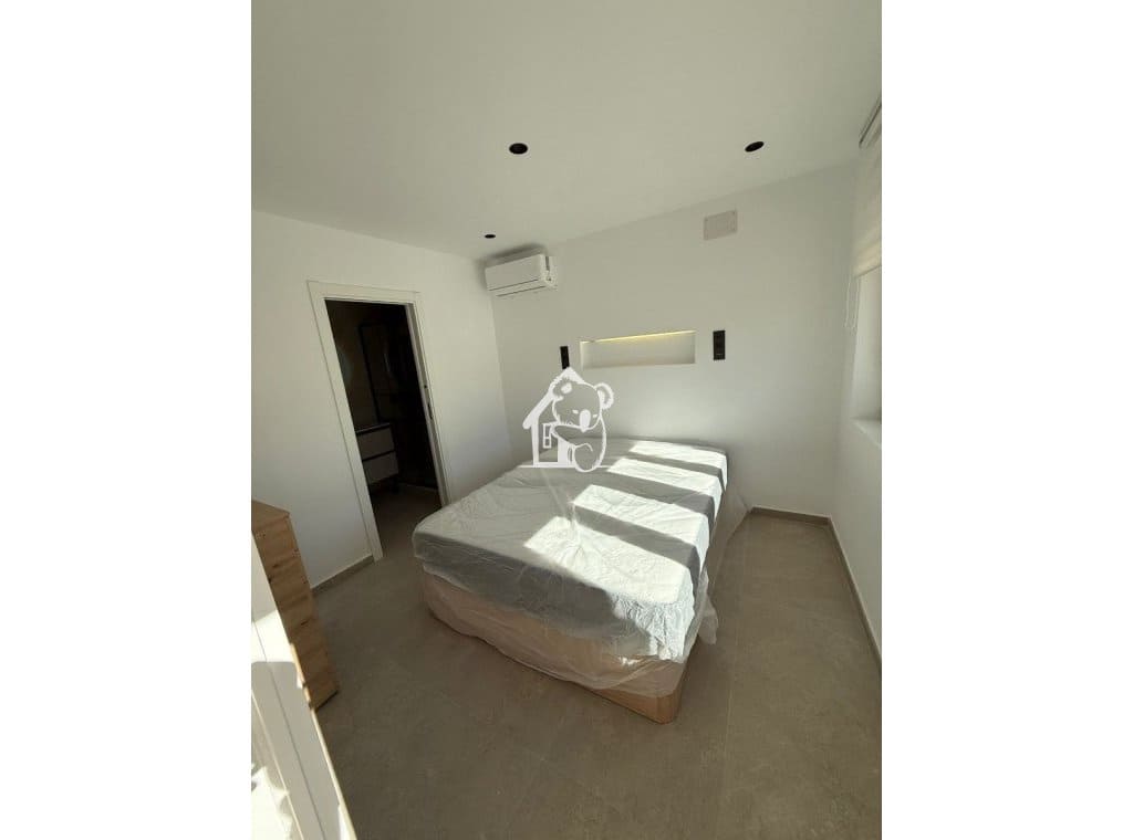 2 bedroom Townhouse for rent in Torrevieja with pool - € 1,400 (Ref: 9926574)