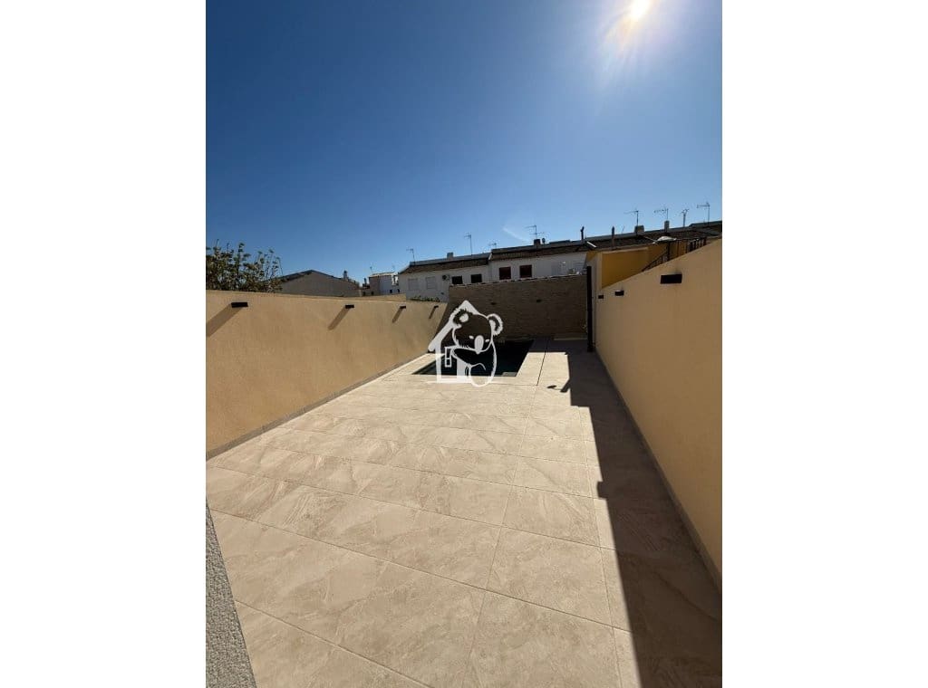 2 bedroom Townhouse for rent in Torrevieja with pool - € 1,400 (Ref: 9926574)