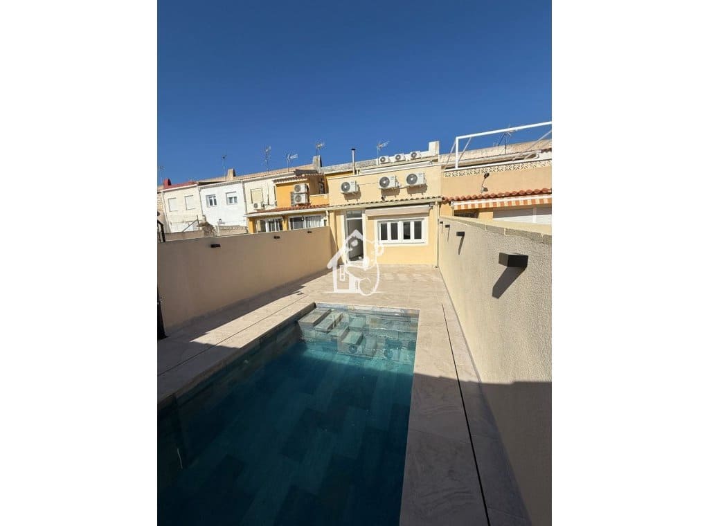 2 bedroom Townhouse for rent in Torrevieja with pool - € 1,400 (Ref: 9926574)