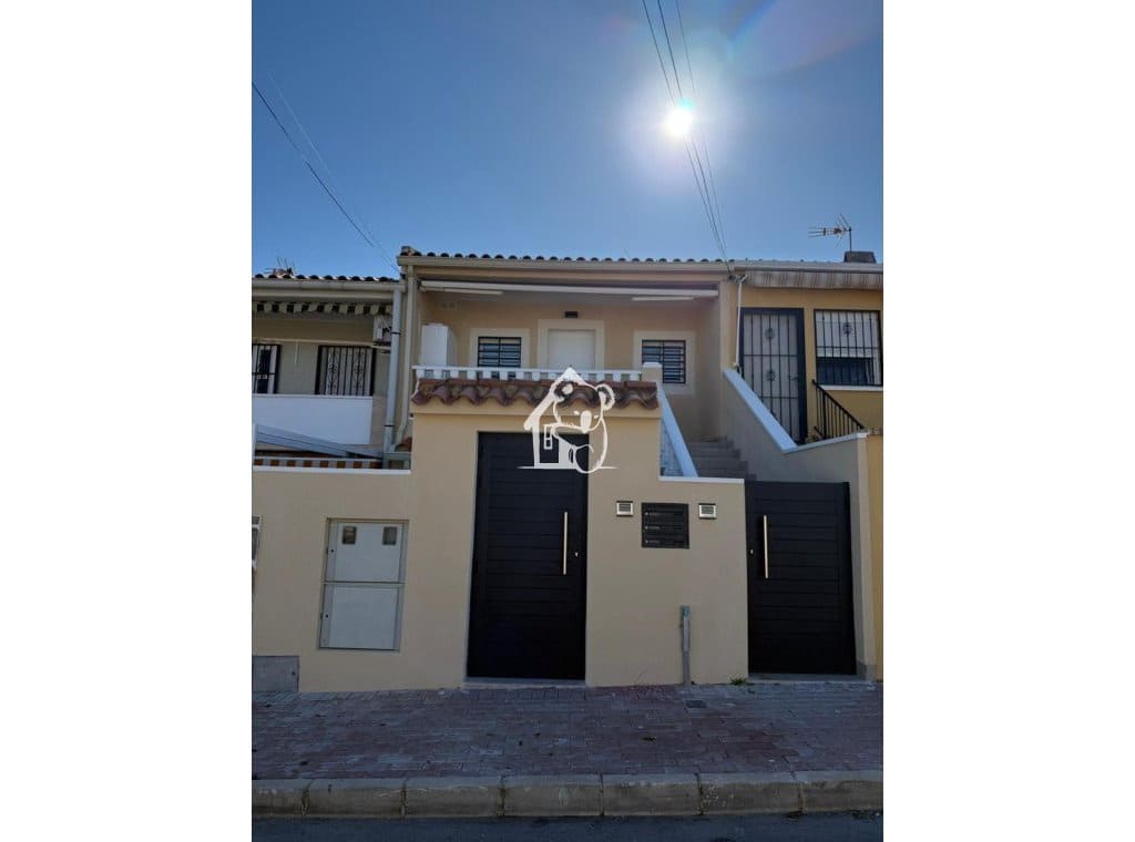 2 bedroom Townhouse for rent in Torrevieja with pool - € 1,400 (Ref: 9926574)