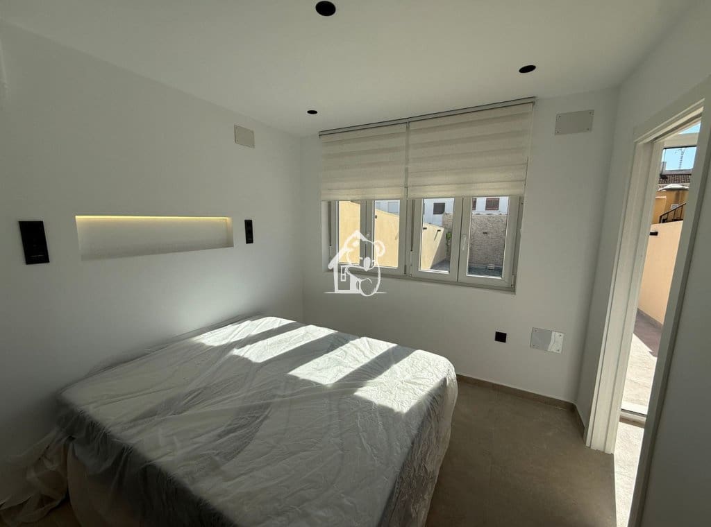 2 bedroom Townhouse for rent in Torrevieja with pool - € 1,400 (Ref: 9926574)