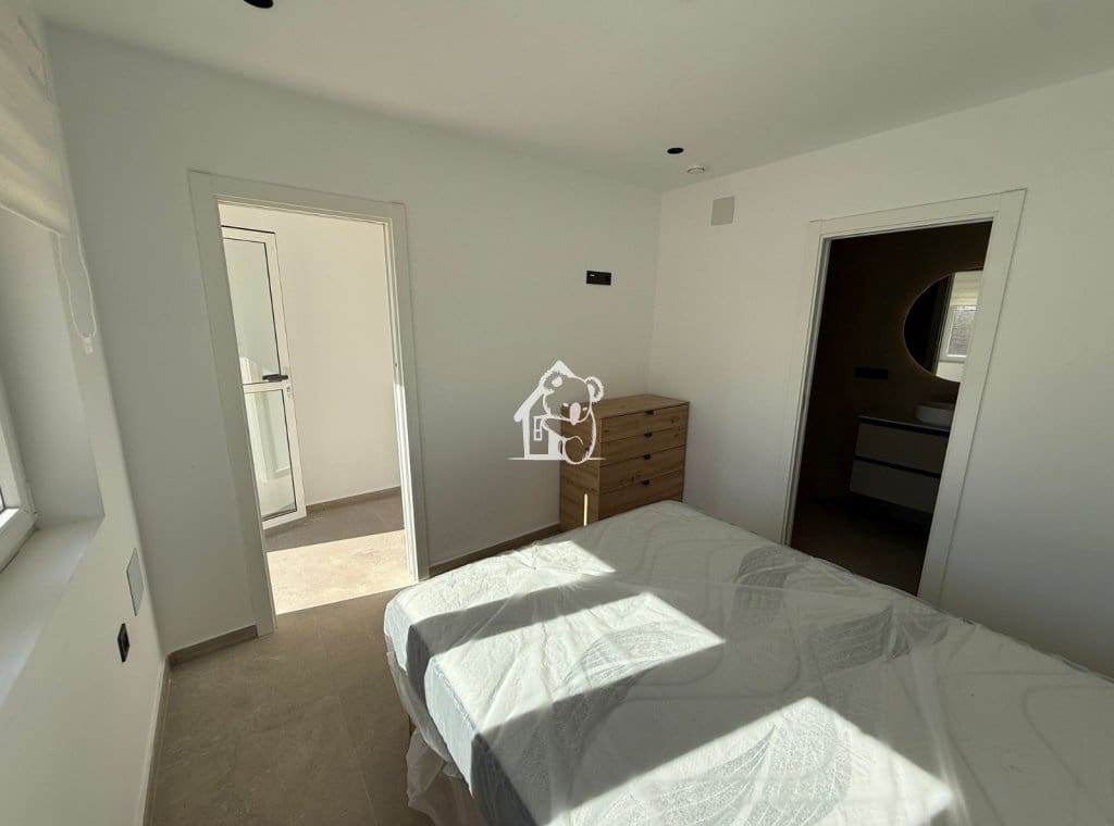 2 bedroom Townhouse for rent in Torrevieja with pool - € 1,400 (Ref: 9926574)
