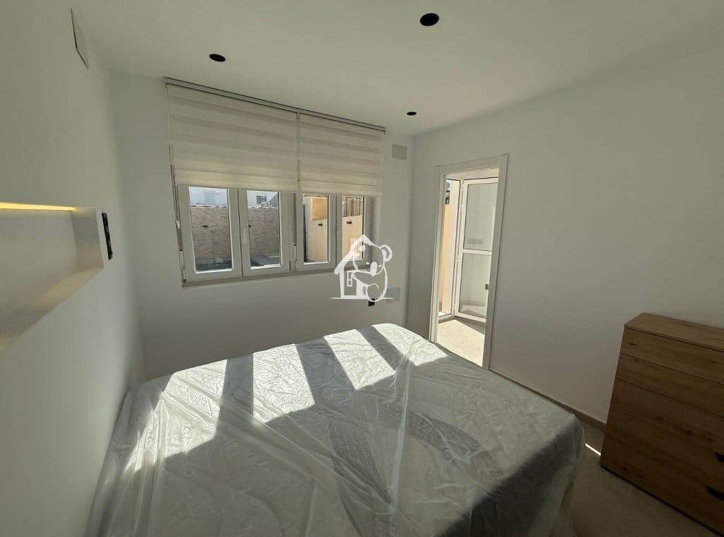 2 bedroom Townhouse for rent in Torrevieja with pool - € 1,400 (Ref: 9926574)