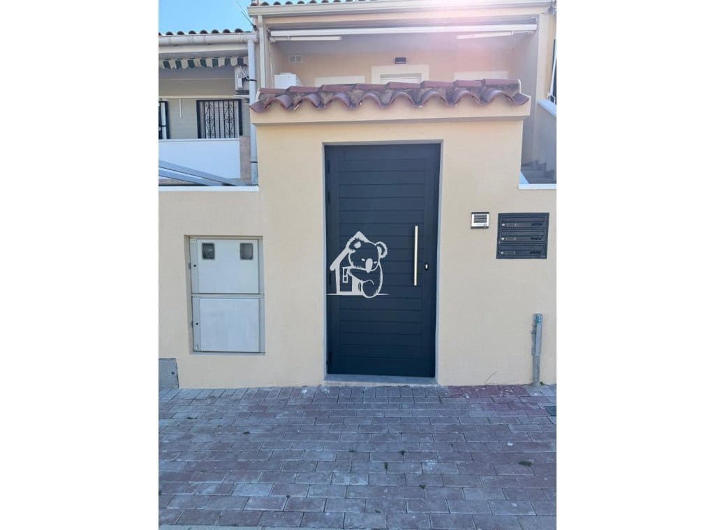 2 bedroom Townhouse for rent in Torrevieja with pool - € 1,400 (Ref: 9926574)