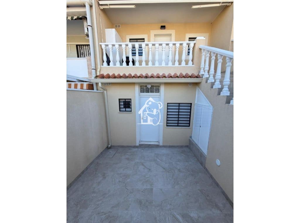 2 bedroom Townhouse for rent in Torrevieja with pool - € 1,400 (Ref: 9926574)