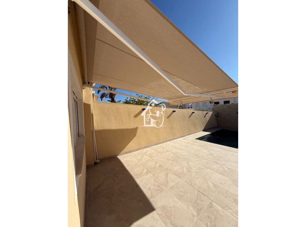 2 bedroom Townhouse for rent in Torrevieja with pool - € 1,400 (Ref: 9926574)