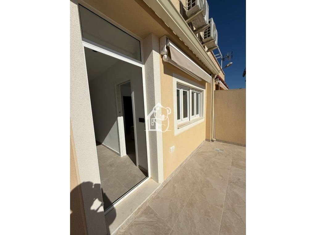 2 bedroom Townhouse for rent in Torrevieja with pool - € 1,400 (Ref: 9926574)