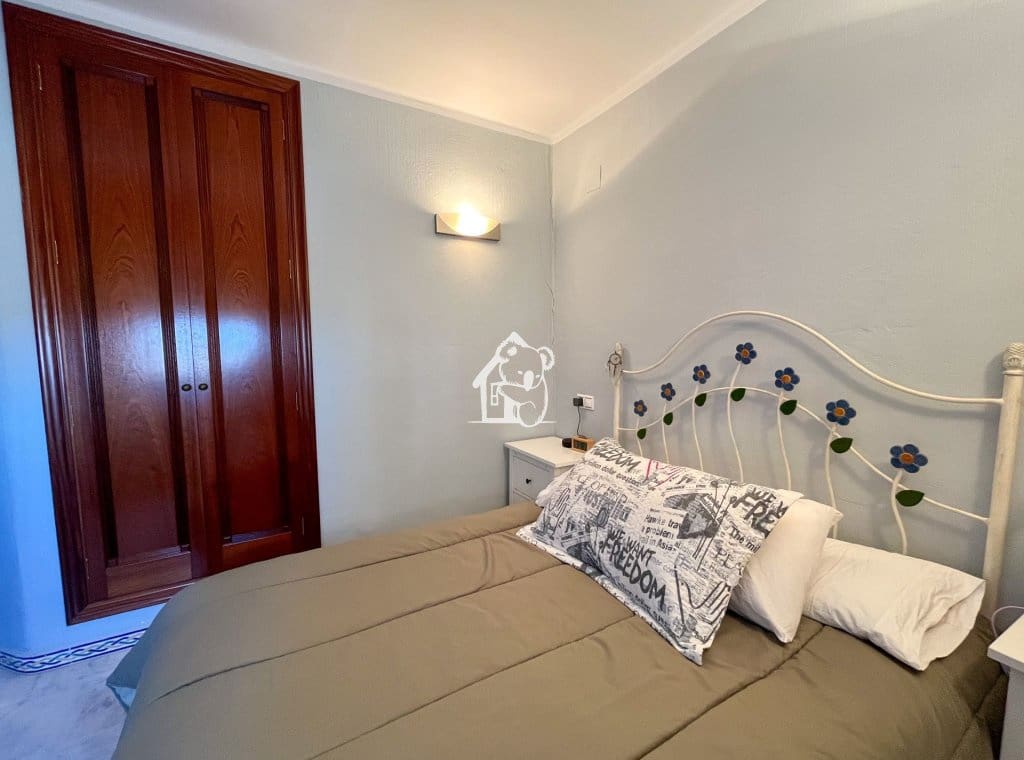 2 slaapkamer Appartement te huur in Torrevieja met zwembad garage - € 900 (Ref: 9926575)