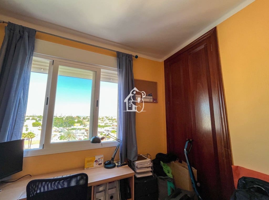 2 slaapkamer Appartement te huur in Torrevieja met zwembad garage - € 900 (Ref: 9926575)