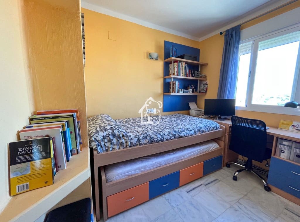 2 slaapkamer Appartement te huur in Torrevieja met zwembad garage - € 900 (Ref: 9926575)