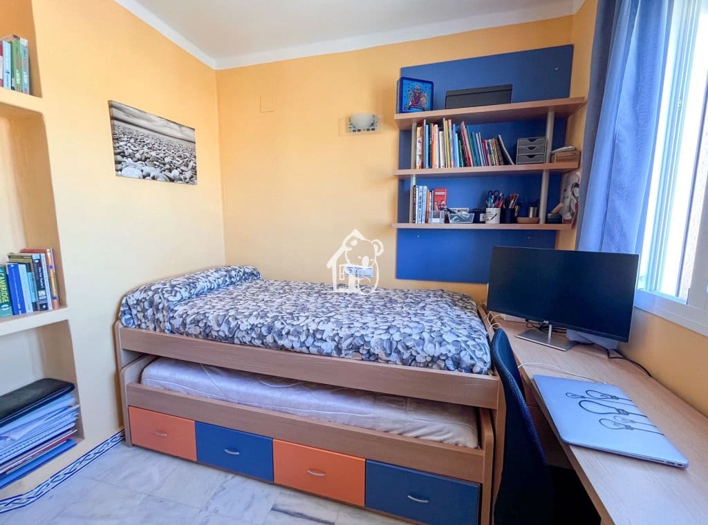 2 slaapkamer Appartement te huur in Torrevieja met zwembad garage - € 900 (Ref: 9926575)