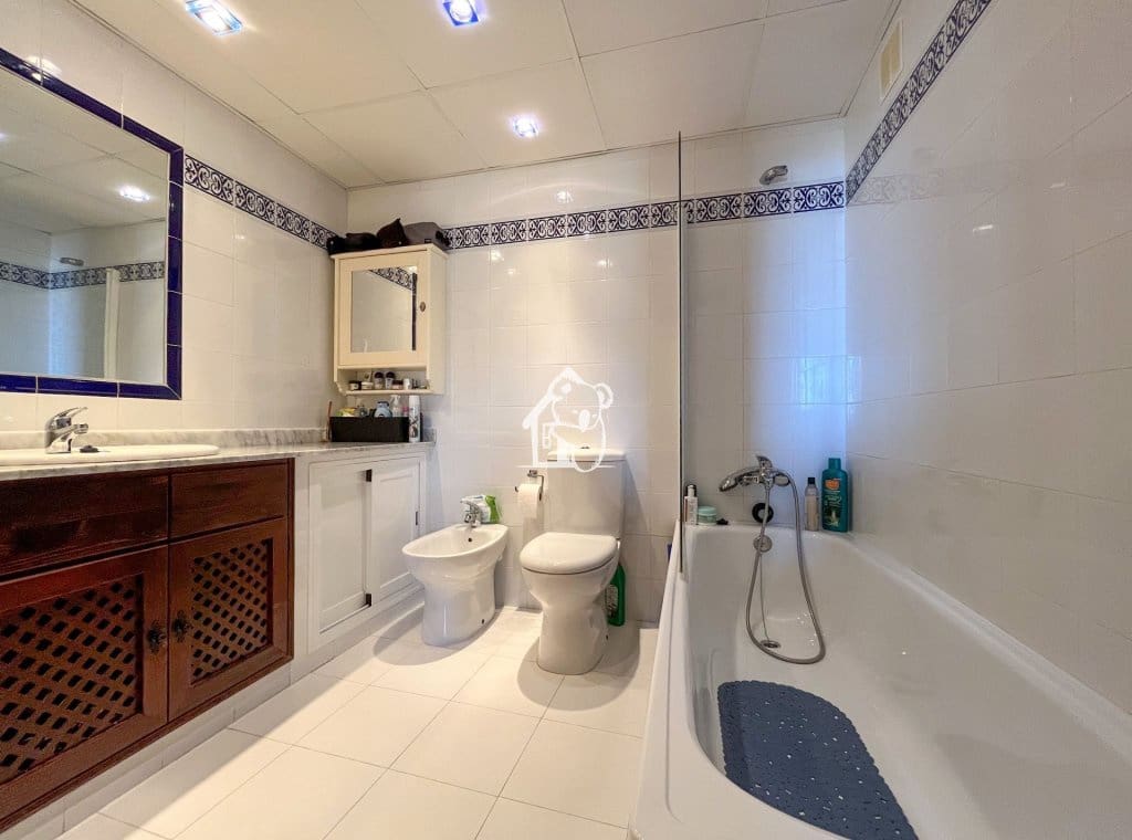 2 slaapkamer Appartement te huur in Torrevieja met zwembad garage - € 900 (Ref: 9926575)