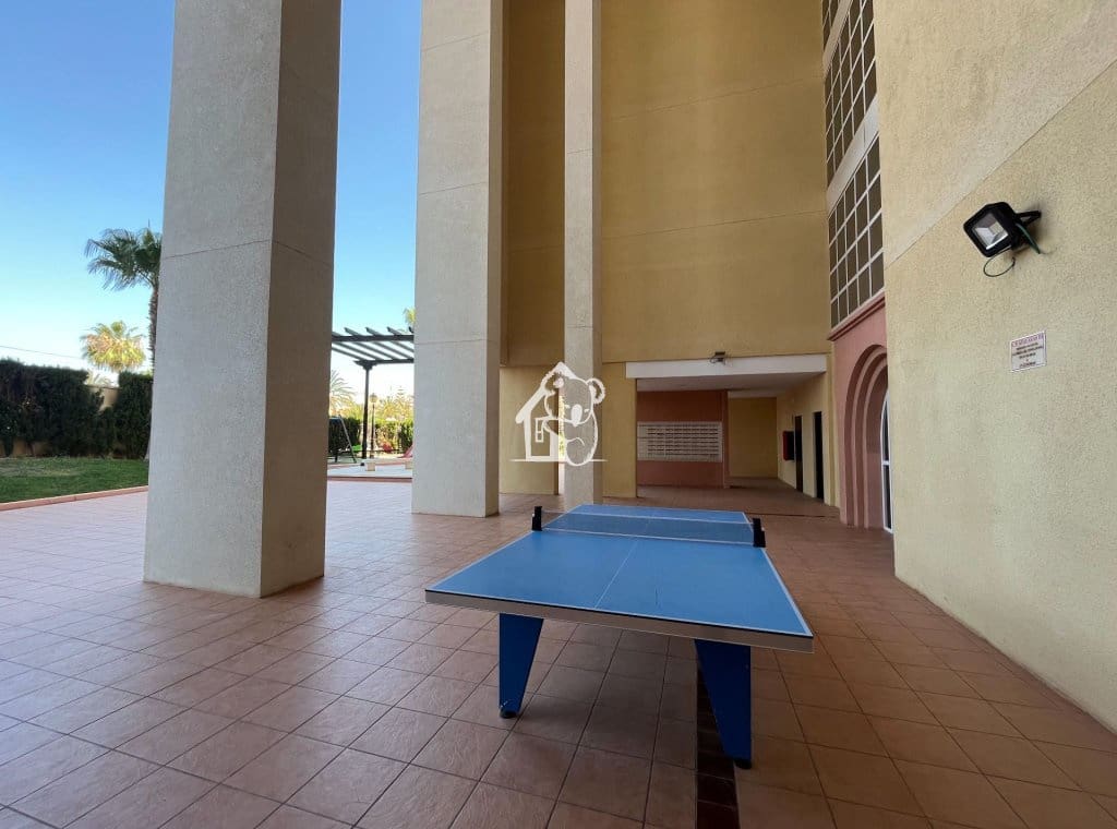 2 slaapkamer Appartement te huur in Torrevieja met zwembad garage - € 900 (Ref: 9926575)