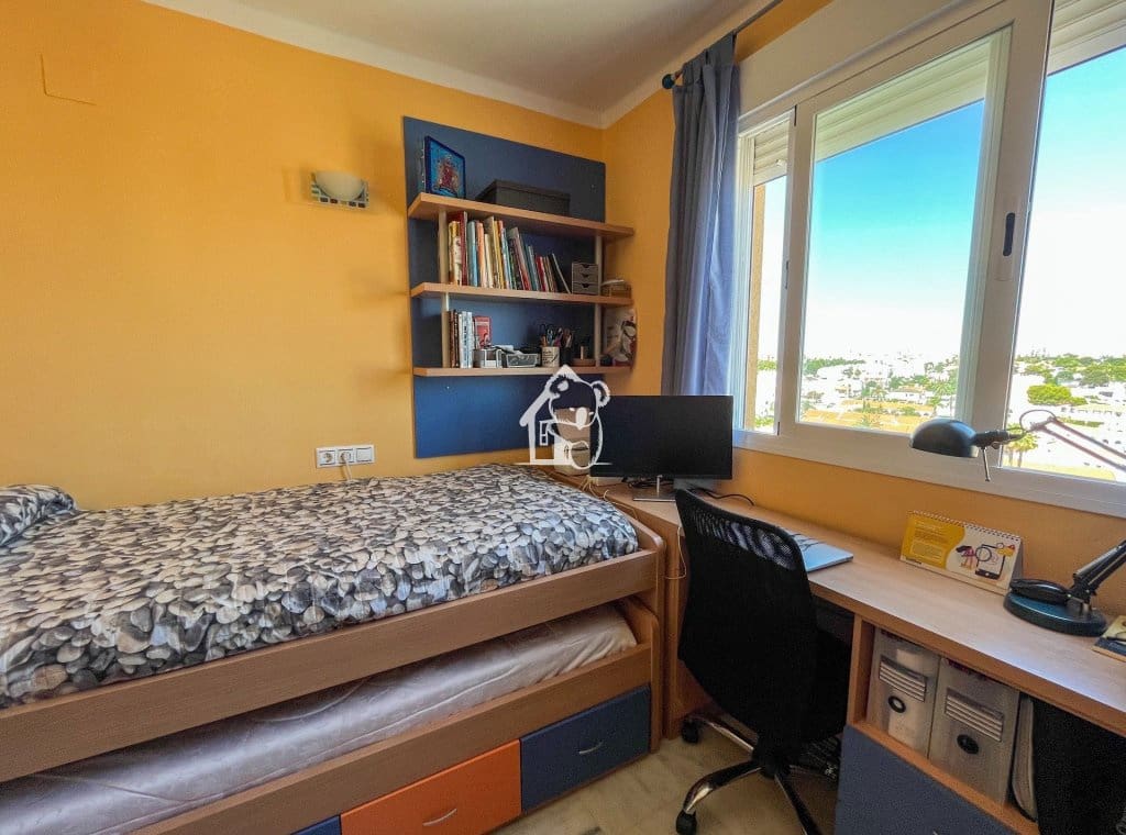 2 slaapkamer Appartement te huur in Torrevieja met zwembad garage - € 900 (Ref: 9926575)