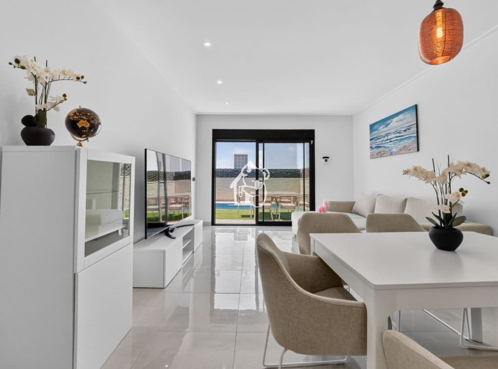 Villa/Maison de 3 chambres à louer à Benijofar avec piscine - 2 350 € (Ref: 9928599)