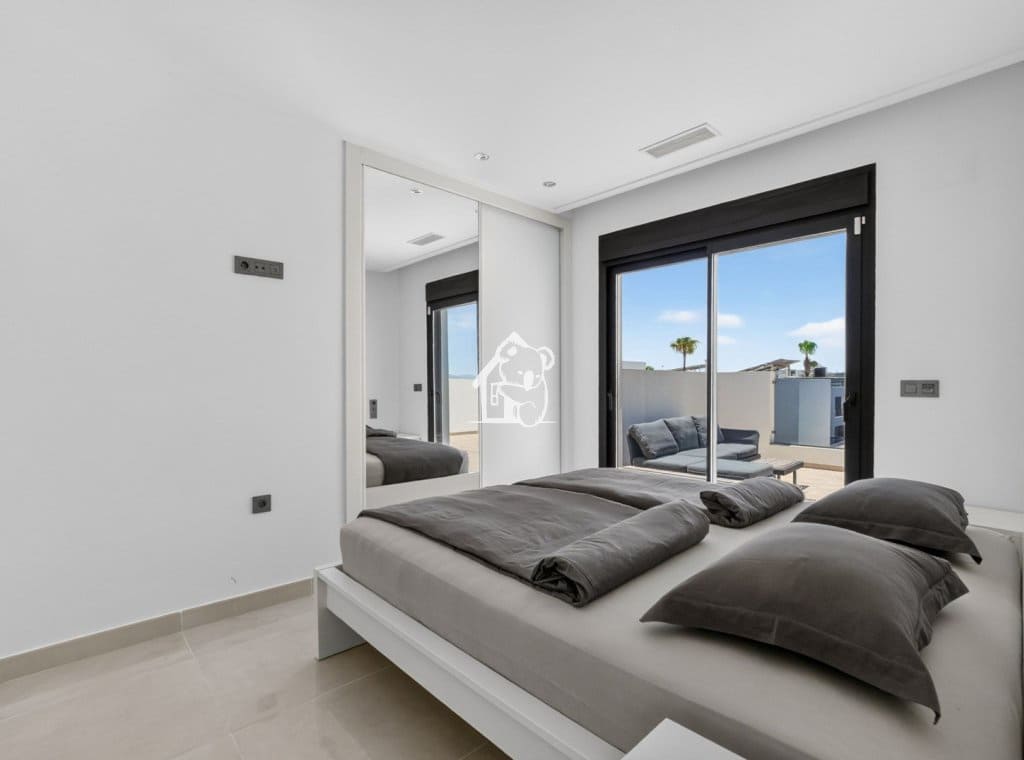 Villa/Maison de 3 chambres à louer à Benijofar avec piscine - 2 350 € (Ref: 9928599)