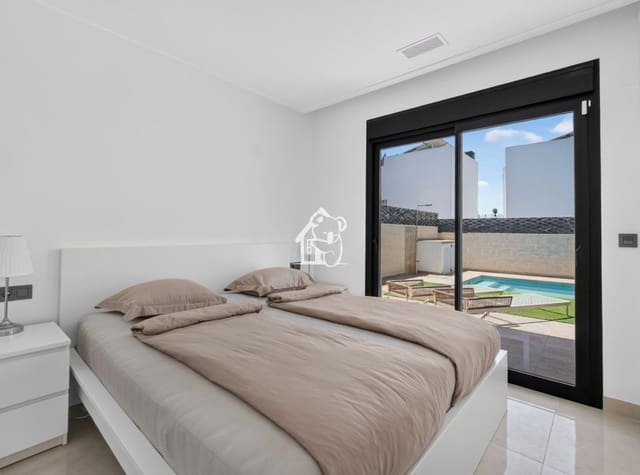 Villa/Maison de 3 chambres à louer à Benijófar avec piscine - 2 350 € (Ref: 9928599)