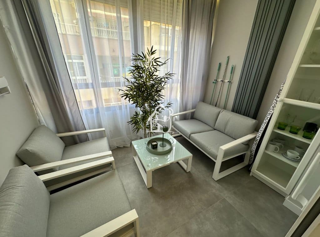 2 bedroom Apartment for rent in Torrevieja - € 1,200 (Ref: 9935392)
