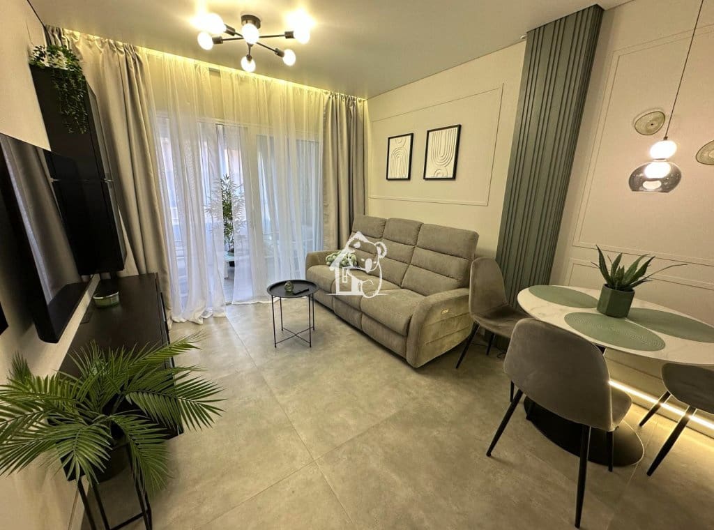 2 bedroom Apartment for rent in Torrevieja - € 1,200 (Ref: 9935392)