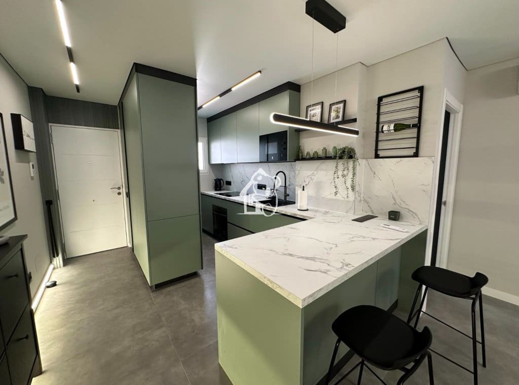 2 bedroom Apartment for rent in Torrevieja - € 1,200 (Ref: 9935392)