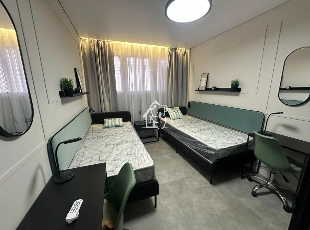 2 bedroom Apartment for rent in Torrevieja - € 1,200 (Ref: 9935392)
