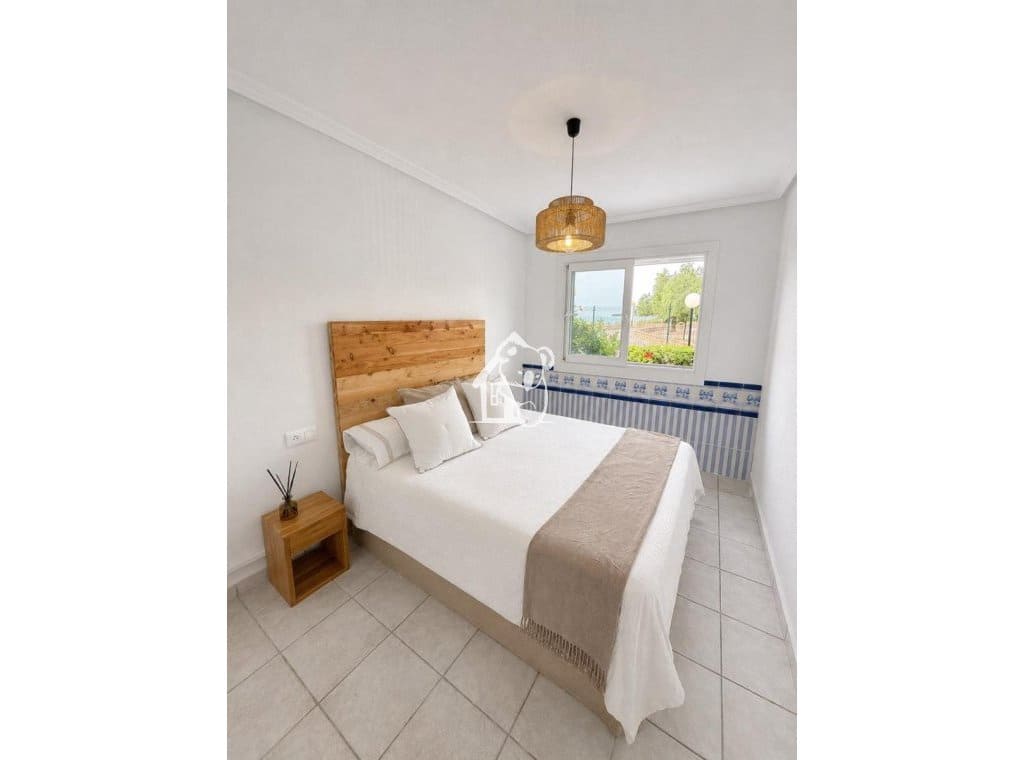 2 soveværelse Strandlejlighed til leje i Orihuela Costa med swimmingpool garage - € 1.450 (Ref: 9944989)