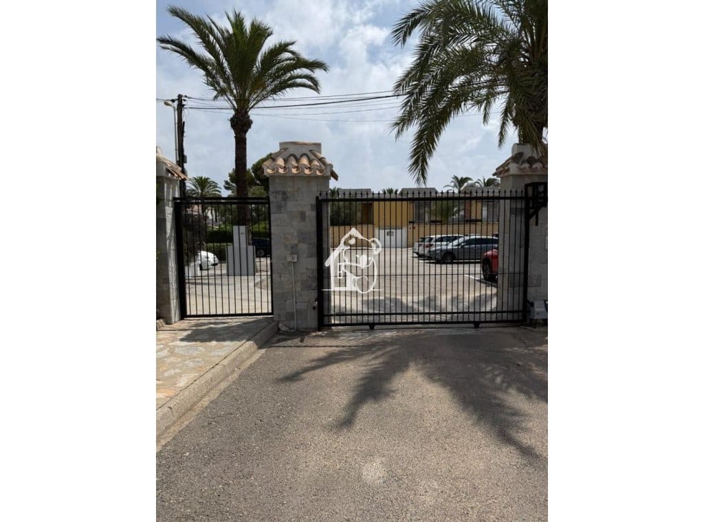 2 soveværelse Strandlejlighed til leje i Orihuela Costa med swimmingpool garage - € 1.450 (Ref: 9944989)