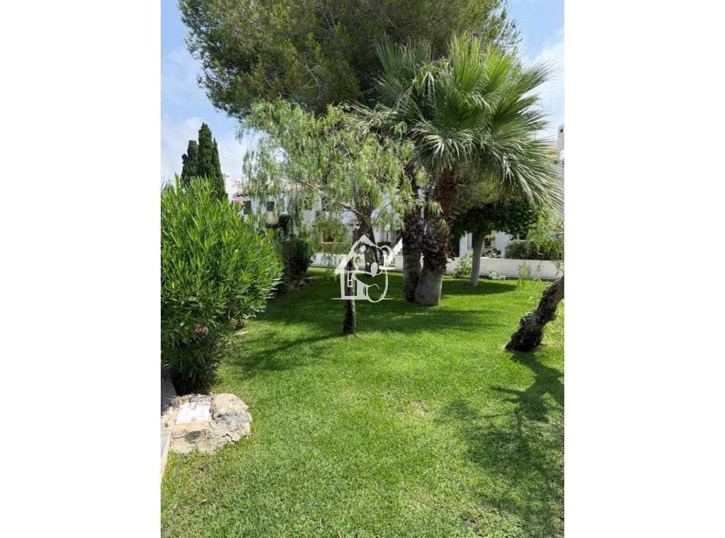2 soveværelse Strandlejlighed til leje i Orihuela Costa med swimmingpool garage - € 1.450 (Ref: 9944989)