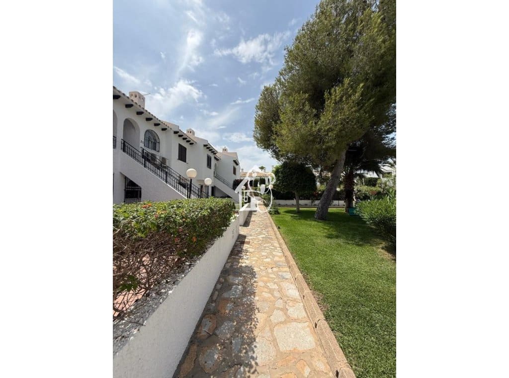2 soveværelse Strandlejlighed til leje i Orihuela Costa med swimmingpool garage - € 1.450 (Ref: 9944989)