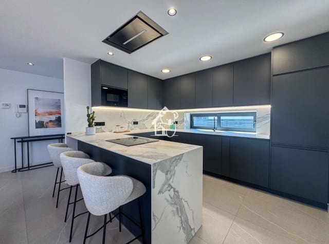 3 soverom Villa til salgs i Aguas Nuevas, Torrevieja med svømmebasseng garasje - € 585 000 (Ref: 9946869)