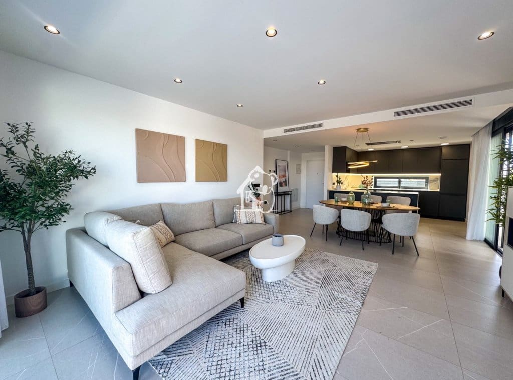 3 soverom Villa til salgs i Torrevieja med svømmebasseng garasje - € 585 000 (Ref: 9946869)