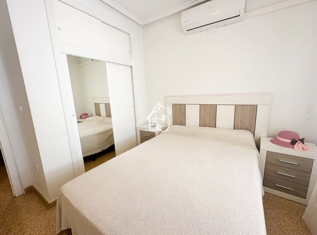 Piso de 2 habitaciones en Guardamar del Segura en alquiler - 850 € (Ref: 9949022)