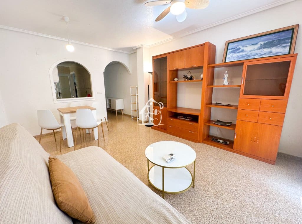 Piso de 2 habitaciones en Guardamar del Segura en alquiler - 850 € (Ref: 9949022)
