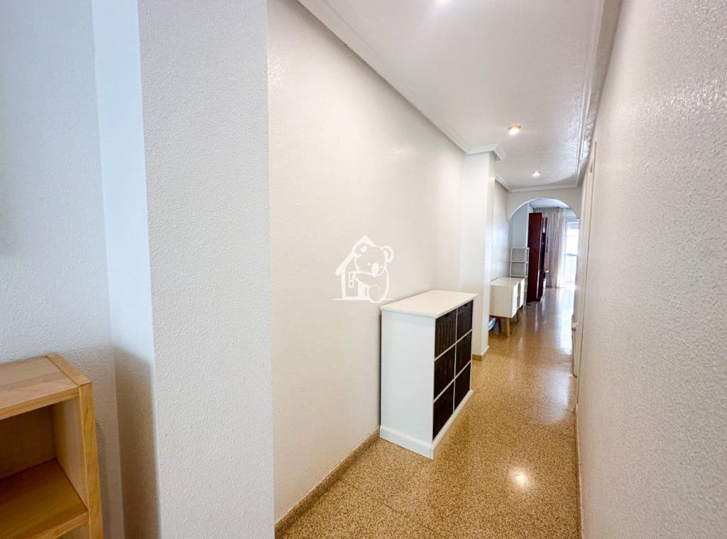 Piso de 2 habitaciones en Guardamar del Segura en alquiler - 850 € (Ref: 9949022)