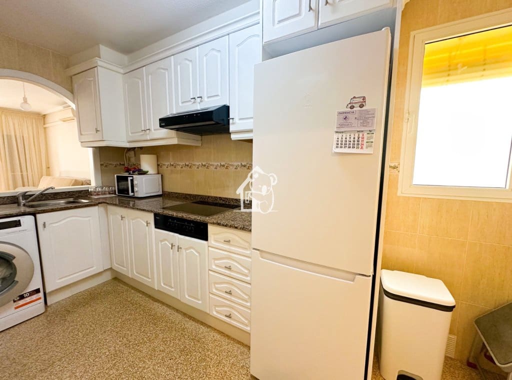 Piso de 2 habitaciones en Guardamar del Segura en alquiler - 850 € (Ref: 9949022)