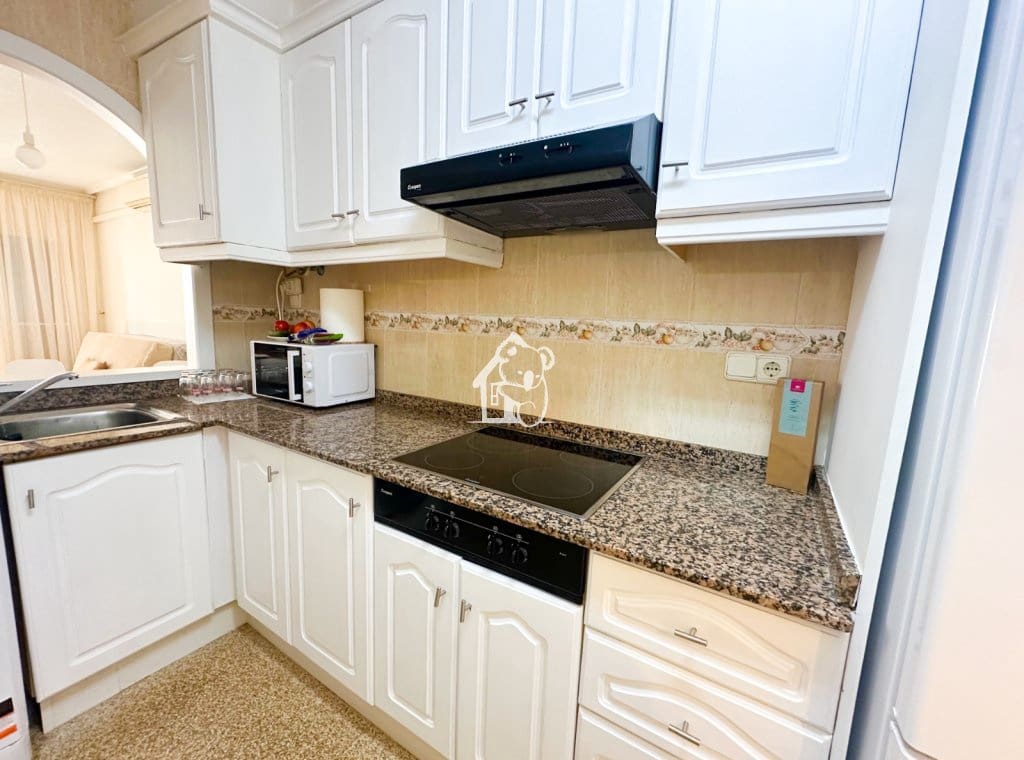 Piso de 2 habitaciones en Guardamar del Segura en alquiler - 850 € (Ref: 9949022)