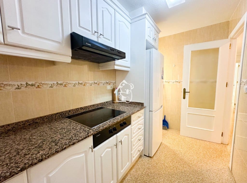 Piso de 2 habitaciones en Guardamar del Segura en alquiler - 850 € (Ref: 9949022)