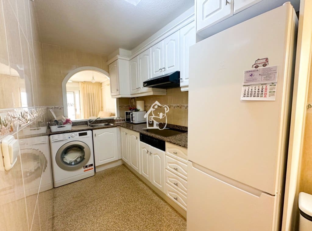 Piso de 2 habitaciones en Guardamar del Segura en alquiler - 850 € (Ref: 9949022)