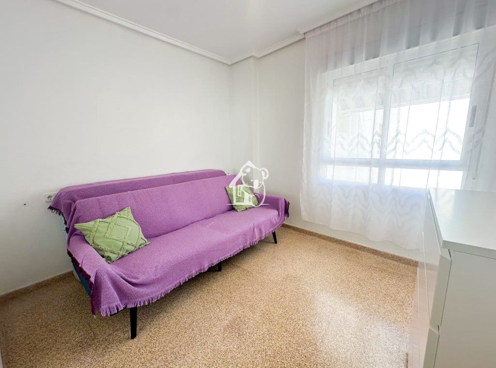 Piso de 2 habitaciones en Guardamar del Segura en alquiler - 850 € (Ref: 9949022)