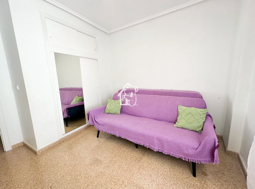 Piso de 2 habitaciones en Guardamar del Segura en alquiler - 850 € (Ref: 9949022)