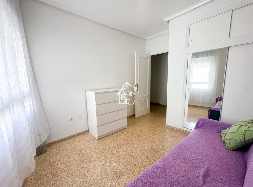 Piso de 2 habitaciones en Guardamar del Segura en alquiler - 850 € (Ref: 9949022)