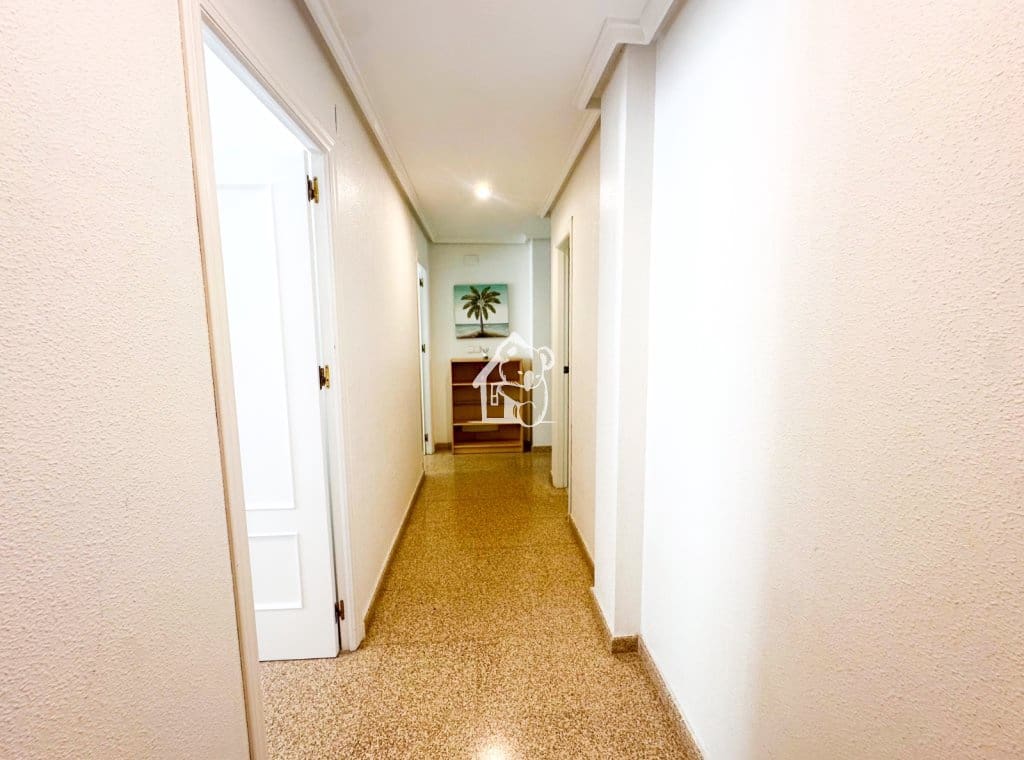 Piso de 2 habitaciones en Guardamar del Segura en alquiler - 850 € (Ref: 9949022)