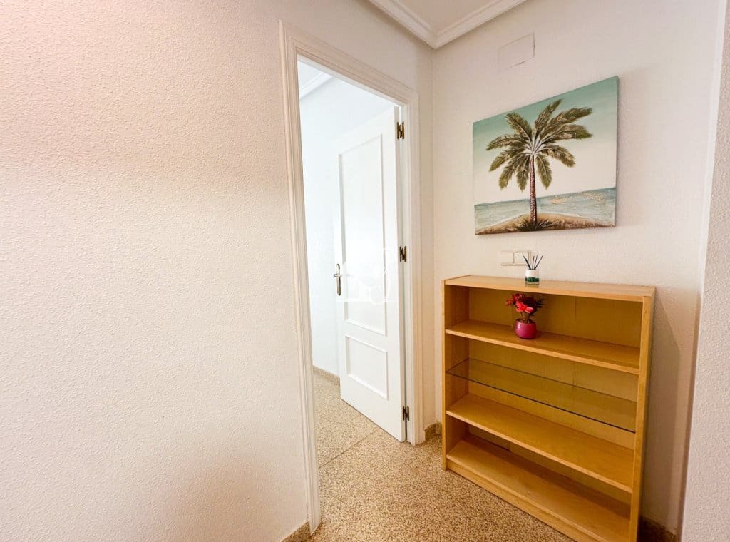 Piso de 2 habitaciones en Guardamar del Segura en alquiler - 850 € (Ref: 9949022)