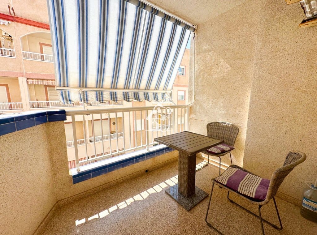 Piso de 2 habitaciones en Guardamar del Segura en alquiler - 850 € (Ref: 9949022)