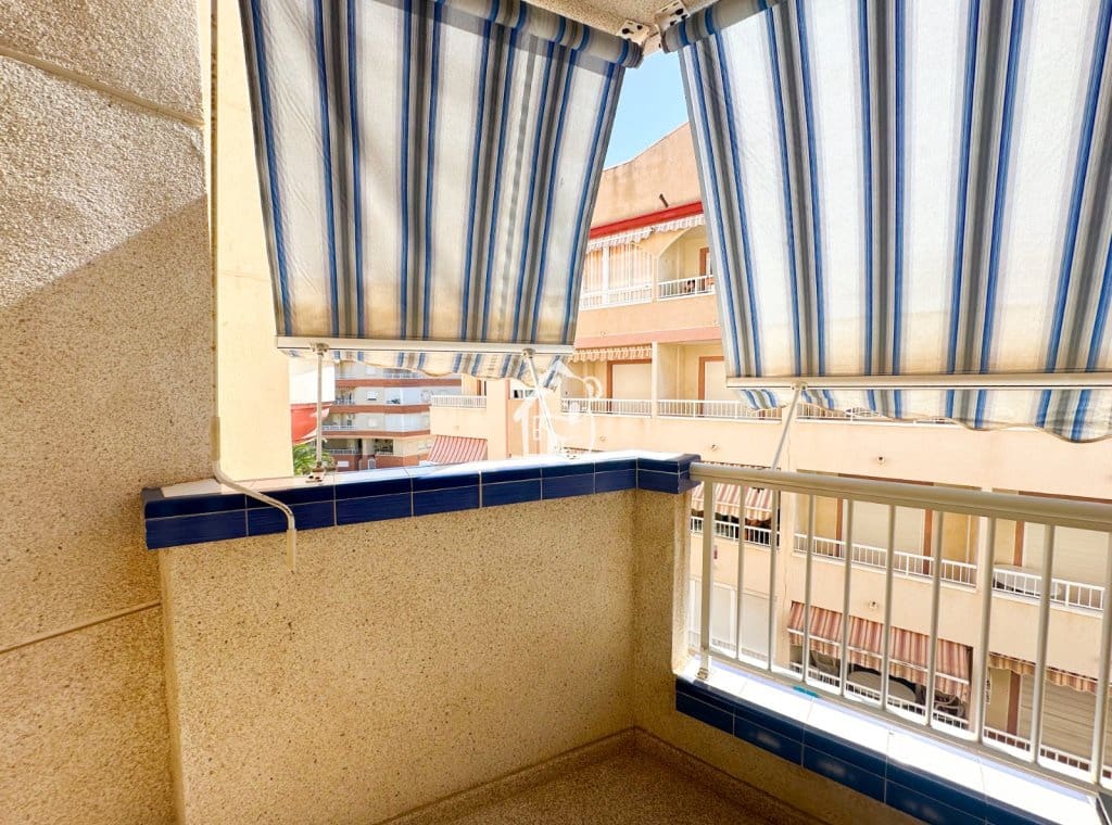 Piso de 2 habitaciones en Guardamar del Segura en alquiler - 850 € (Ref: 9949022)