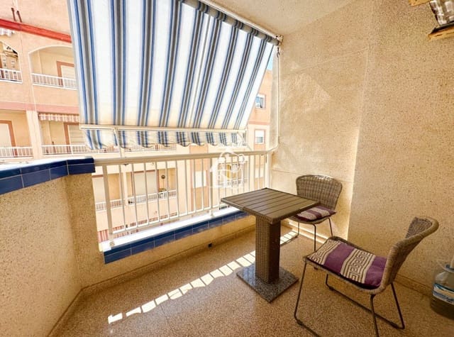 Piso de 2 habitaciones en Las Viñas, Guardamar del Segura en alquiler - 850 € (Ref: 9949022)