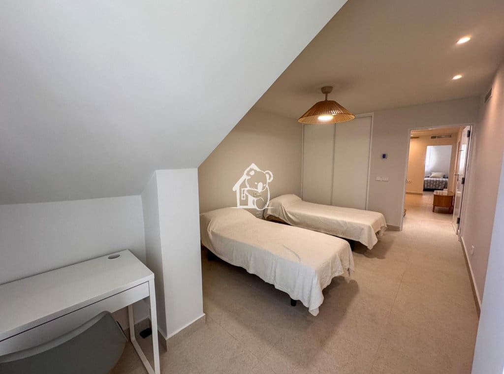 Maison de Ville de 4 chambres à louer à Dehesa de Campoamor avec garage - 2 500 € (Ref: 9949023)
